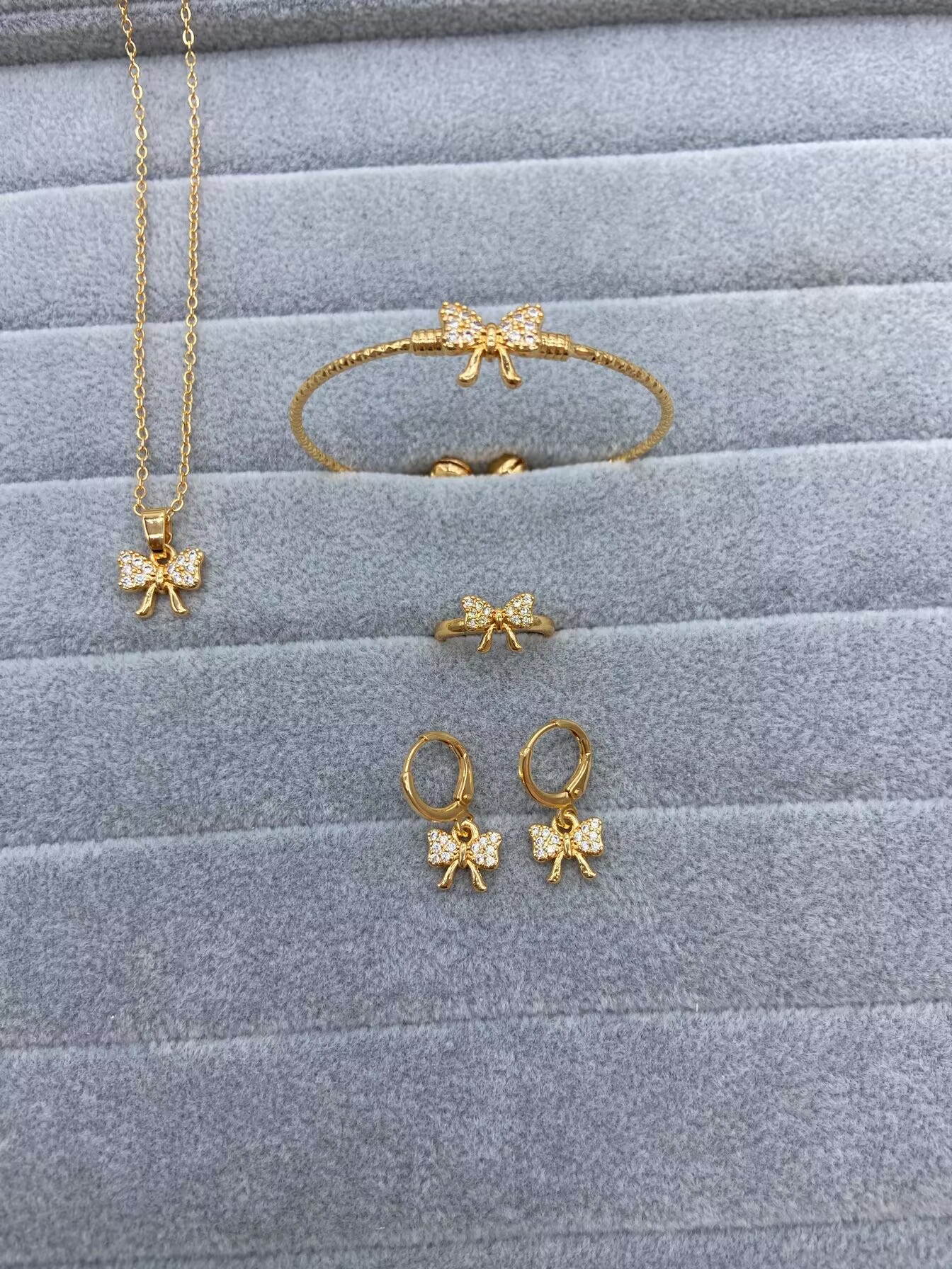 Juegos de joyería para niños mariposa cereza Mickey cobre oro zircon anillo pendientes brazalete collar joyería conjunto de cuatro piezas image 10