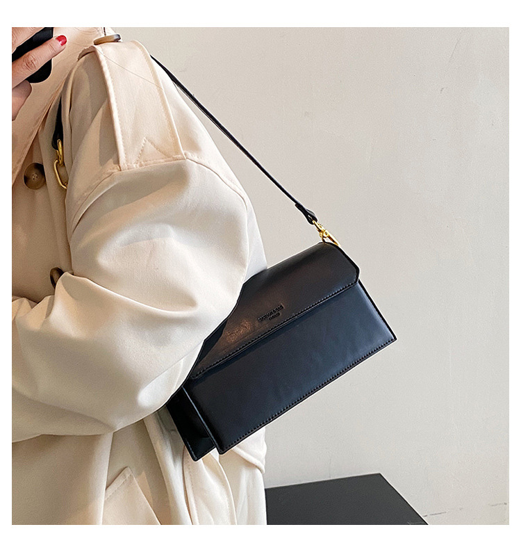 Women's Small Pu Leather Solid Color Fashion Square Magnetic Buckle Crossbody Bag display picture 4