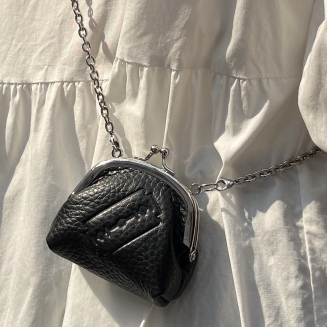 Mini cute lipstick-shaped leather chain bag, 2025 new style, trendy crossbody coin purse.