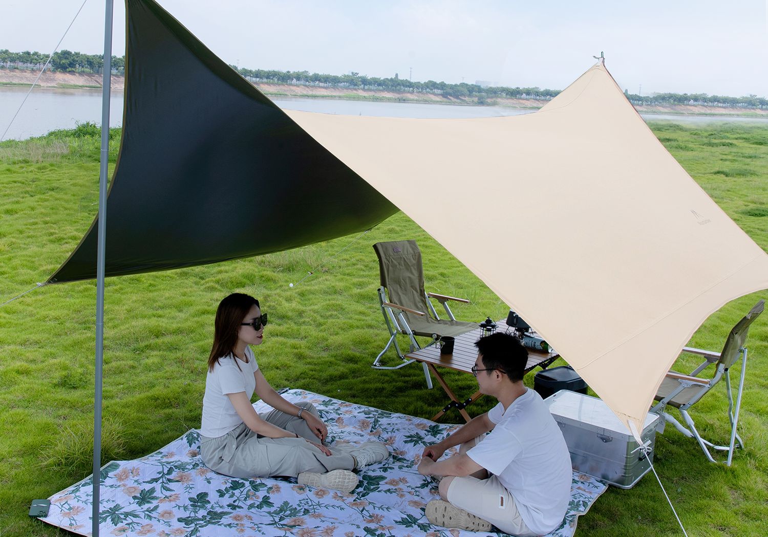 Mountain Guest's New Titanium Black Plastic Canopy Camping Style Outdoor Portable Outdoor Canopy Is Wind-Proof, Rain-Proof and Uv-Proof