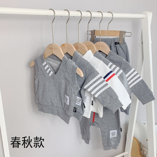 Male and female babies are handsome and western-style suits, vests, pants, shirts, jackets, rompers and one-piece combinations, optional velvet Korean version