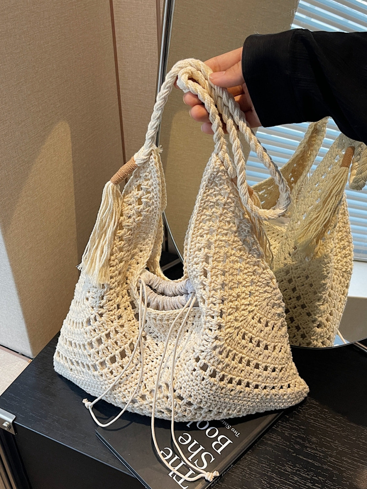 Capacious summer beach straw bag one shoulder