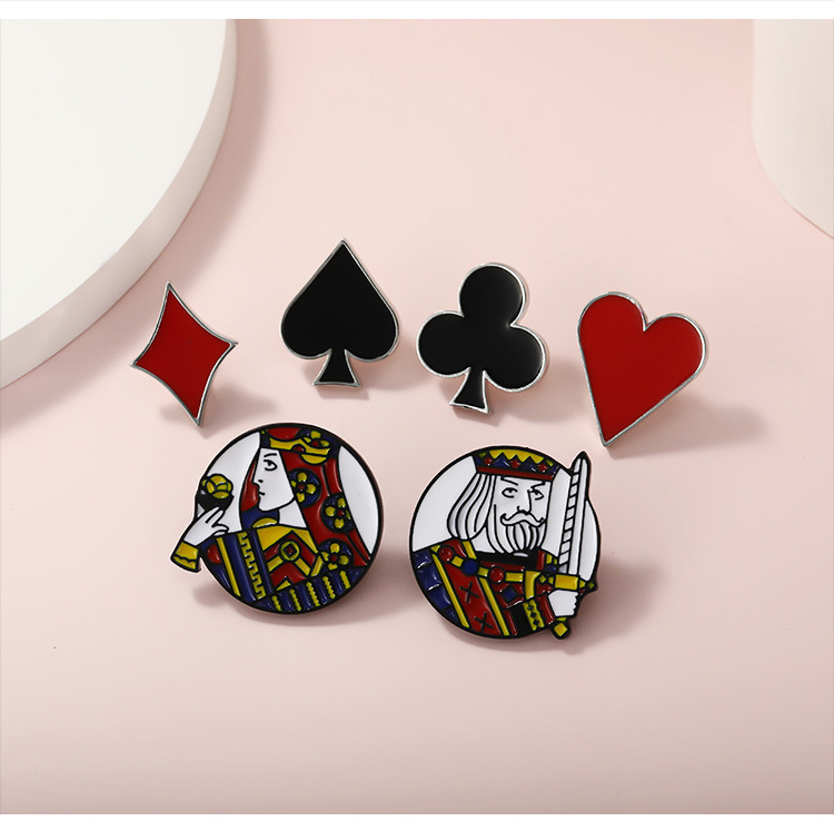 Nuevos Corazones Espadas Esmalte Insignias Personajes De Póquer Goteo Broche display picture 2