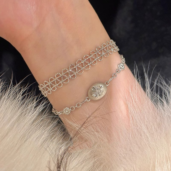 Small fresh elegant sophisticated adjustable design bracelet