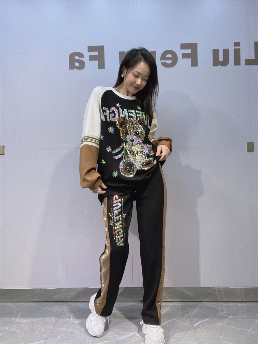 Amazon Europa y América ropa de mujer color de contraste de tamaño grande conjunto de mujeres primavera y otoño cuello redondo camiseta de manga larga con pantalones largos dos piezas con diamantes