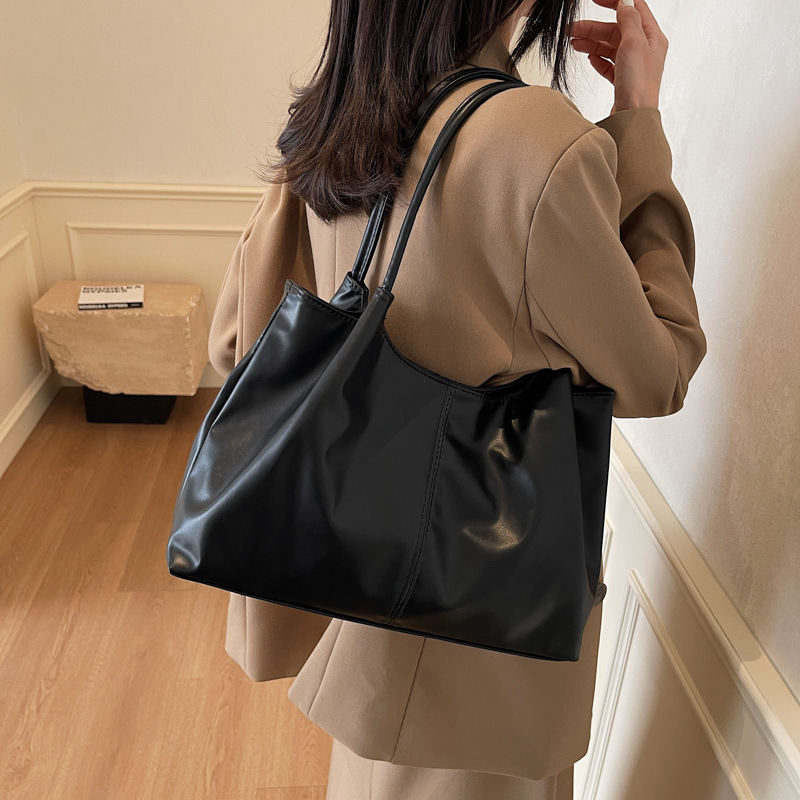 Baja de diseño de nicho popular este año, nicho japonés y coreano de gran capacidad, bolso de hombro para viajes diarios.