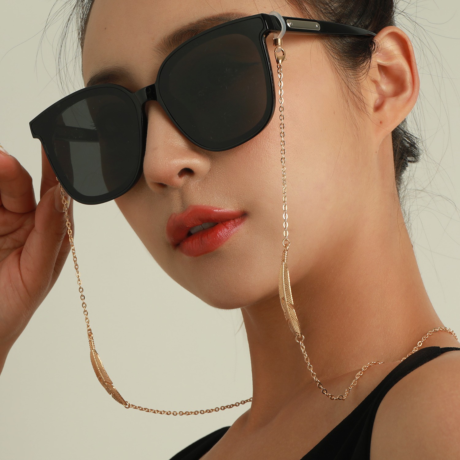 Trendy Accessories from Europe and America - Simple Metal Feather Alloy Eyeglass Chain, Versatile Multi-purpose Chain with Anti-slip and Anti-lost Features