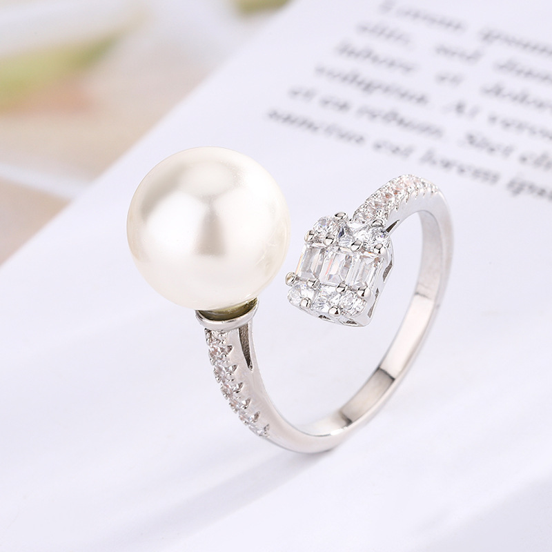 2024 nuevo estilo joyería cobre chapado en platino nuevo estilo con incrustaciones de perlas anillo ajustable mujer 12mm al por mayor