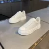 Su000 white