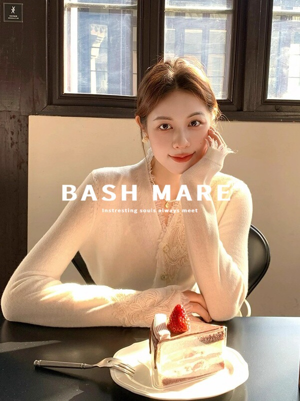 BASH MARE法式初秋温柔气质蕾丝拼接长袖针织上衣短款内搭V领毛衣|undefined