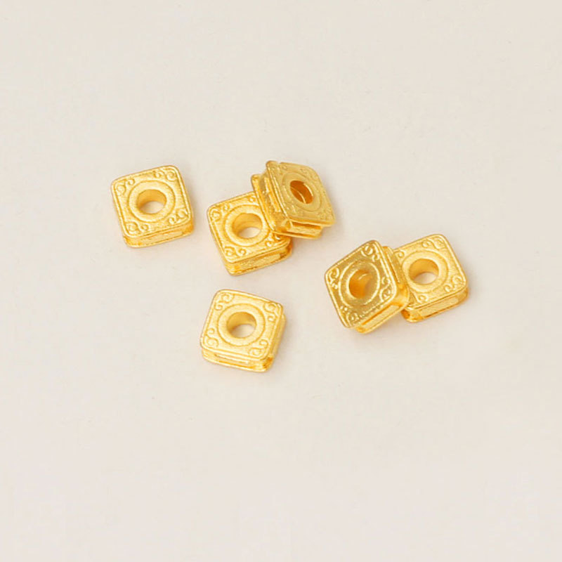 Long-lasting golden accessories