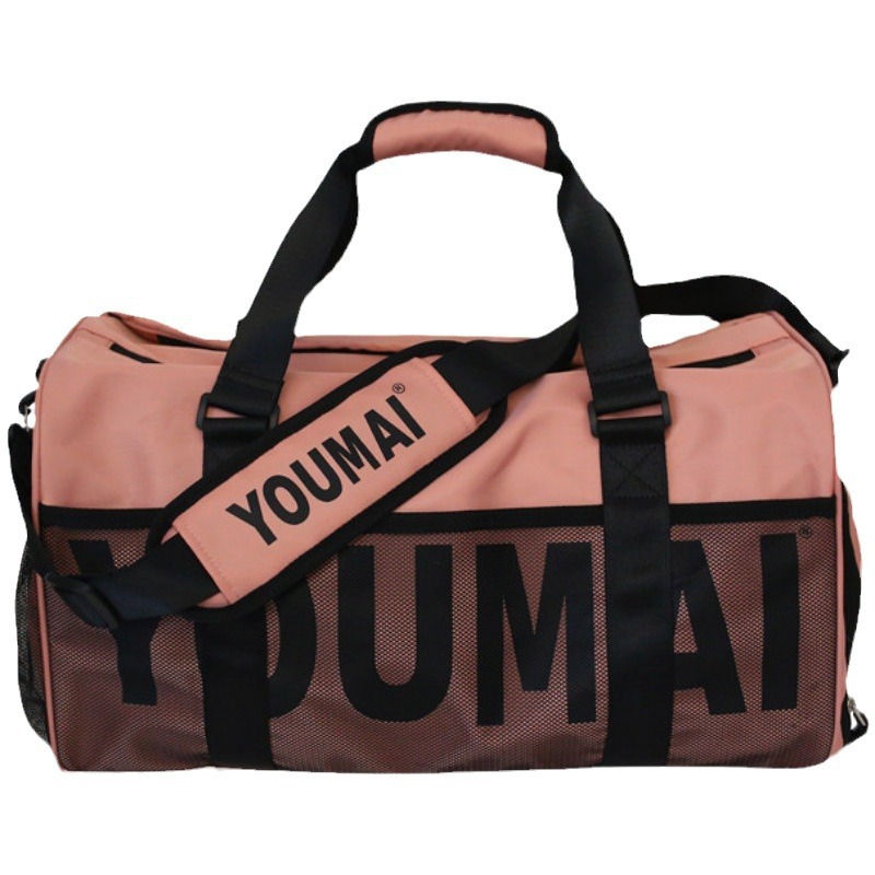 Capacious travel bag