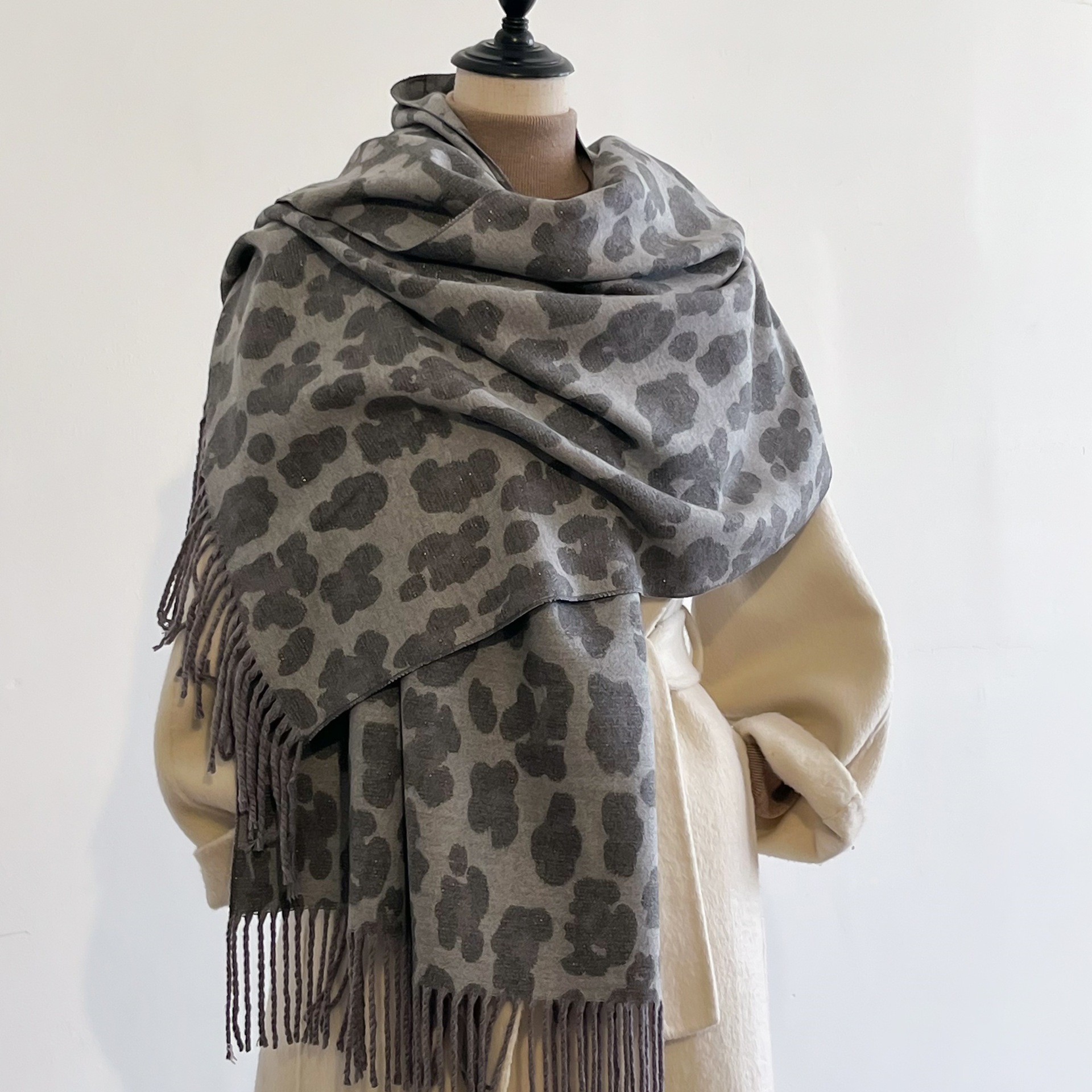 Nuevo estilo de moda de alta calidad imitación de cachemira bufandas de bordas de patrón de leopardo temperamento de cuadrilátero universal engrosado calentamiento buñuelo