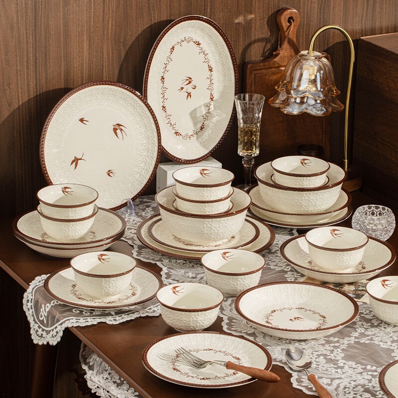 Housewarming gift box, French vintage tableware set, home-use bowls, plates, and dishes in a high-end medieval style