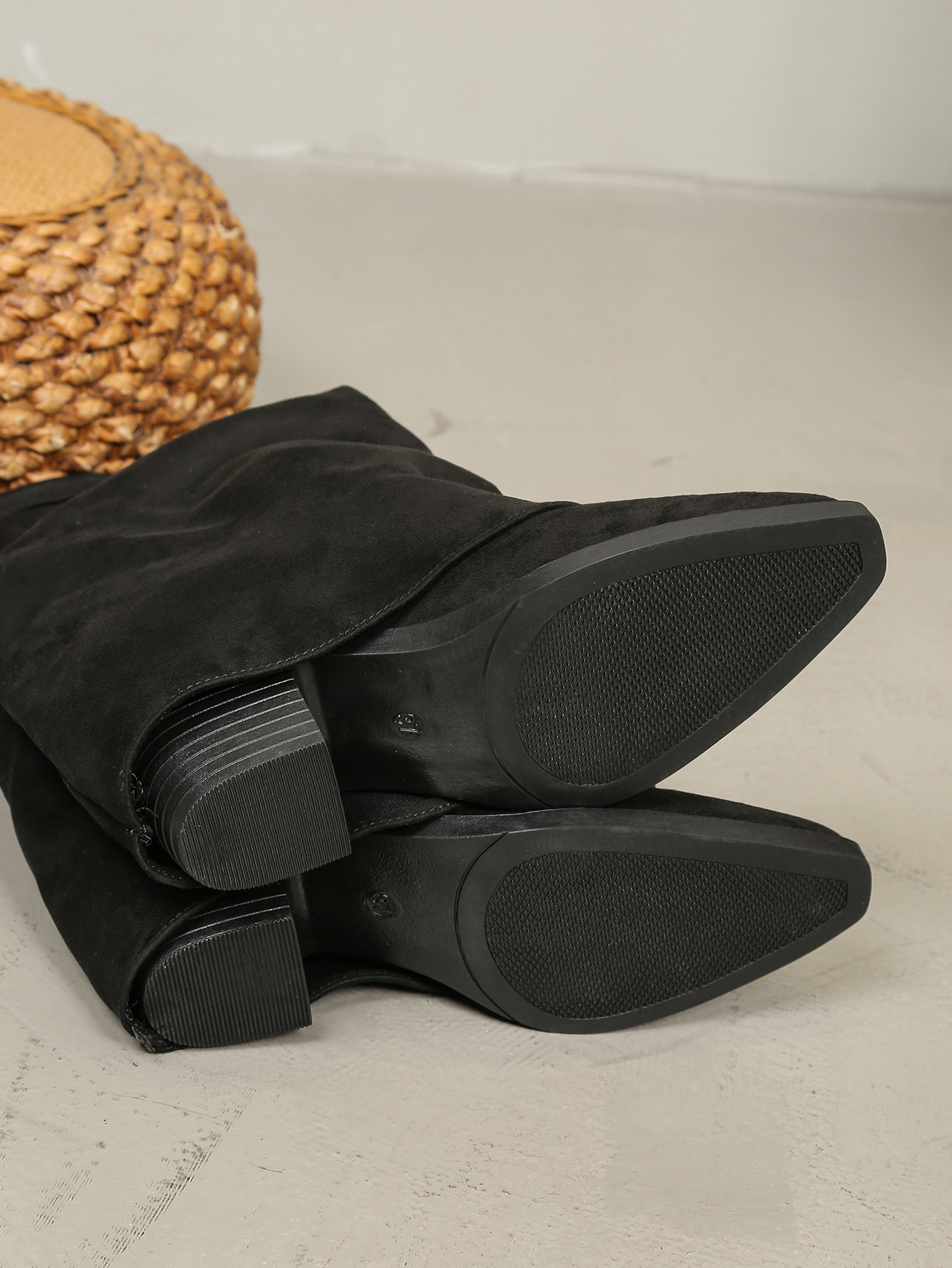 Bottines grandes tailles transfrontalières pour femmes, collection automne-hiver 2025, nouveauté tendance, bout pointu, talon compensé, export_voghion.com