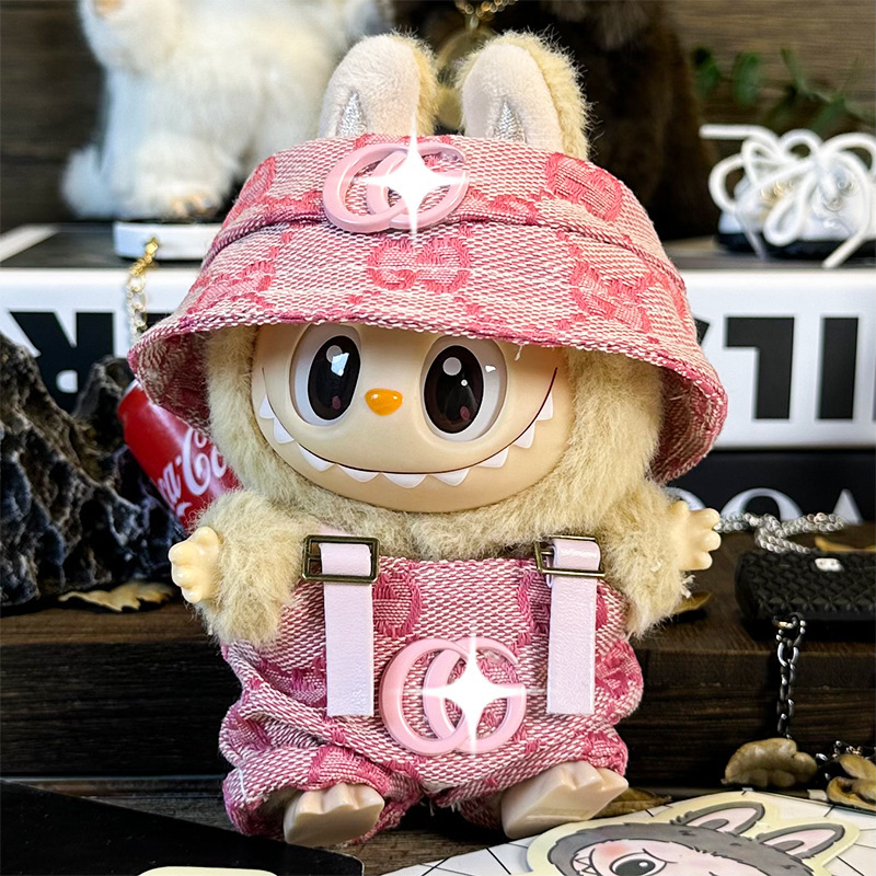 Labubu se sienta en la fiesta, ropa de bebé, caja ciega de primera generación, ropa de bebé Labubu, ropa de tela rabble, cara de vinilo de felpa