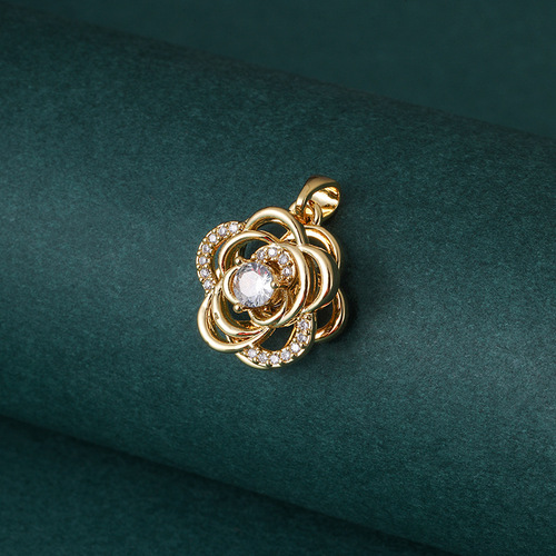 Versatile micro-paved zircon rotatable windmill pendant accessories creative niche design four-leaf clover necklace pendant wholesale