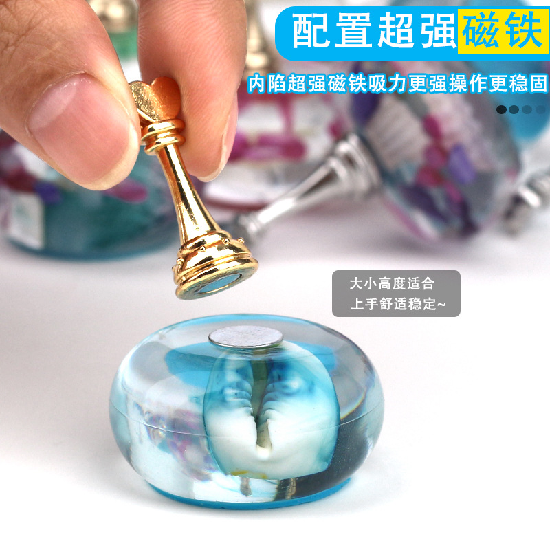 Nuevo tipo de resina de manicuras, base de entrenamiento de base de aleación de manicuras para usar manicuras magnéticas fuertes.