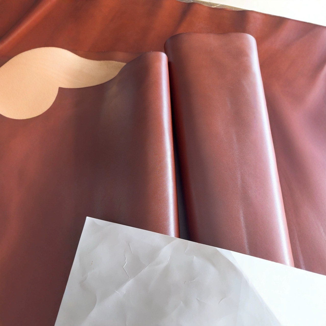 牛皮油蜡效果柔软耐刮环保1.4厚包包手袋鞋材皮带手账牛皮批发