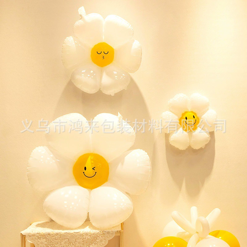 Надувное украшение в форме ромашки с улыбающимся подсолнухом для оформления праздничной атмосферы на детских и юношеских днях рождения.