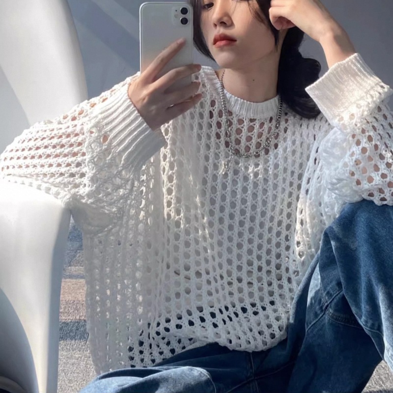 Camiseta de punto hueca ropa de protección solar para mujeres de verano delgada y suelta nicho chic y único colgar camisa de manga larga de moda