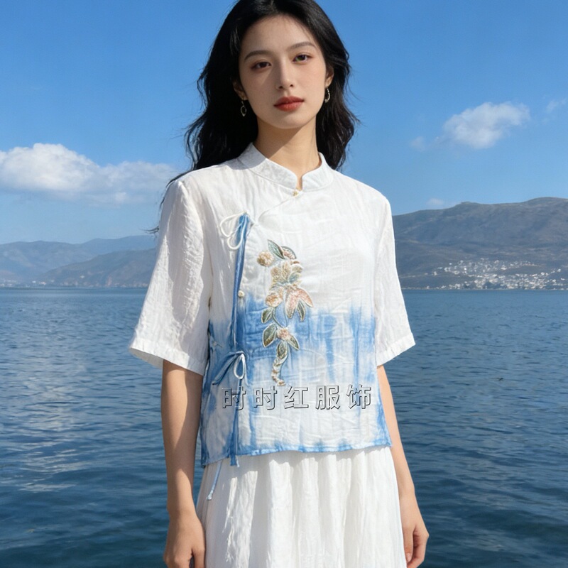 New Tie-Dye White Silk-Linen Embroidered Mid-Sleeve Shirt with a Turn-Down Collar, Round Neck, Loose Fit, Slimming, Elegant, Versatile Top