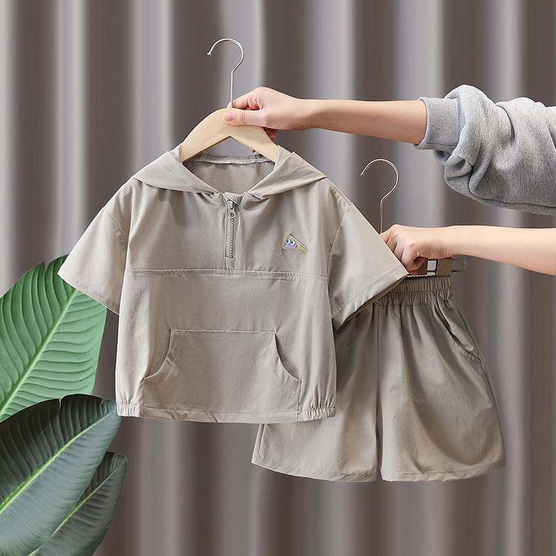 7230 Traje de manga corta de verano para niños 2025 nuevo estilo estilo occidental ropa con capucha para niños pantalones cortos estilo coreano fresco y hermoso estilo delgado