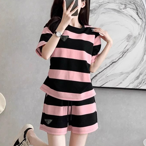 Women's Summer 2025 Retro Hong Kong Style Casual Outfit Set - Short Sleeve Pink and Black Striped Shorts, Petite Size Two-Piece Set