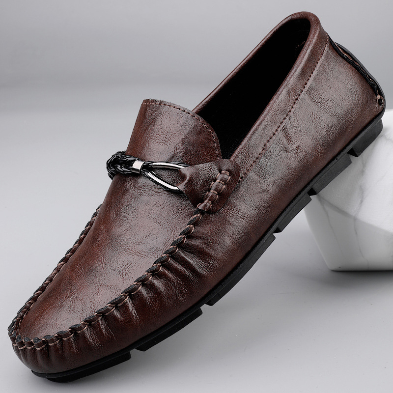Zapatos de hombre de cuero real 2025 nuevos zapatos de negocios británicos transpirables con suela suave zapatos casuales perezosos con un pie zapatos para hombre