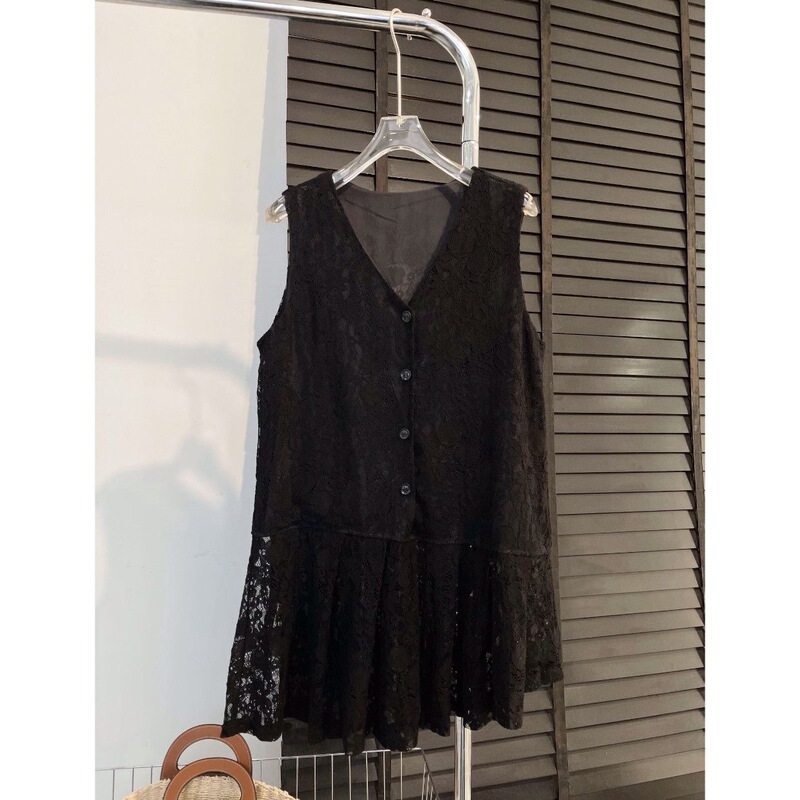 150kg Extra Large Size Fashionable Loose Layered Mid-Length V-Neck Casual Age-Reducing Sleeveless Vest Lace Top for Women 150kg Extra Large Size Fashionable Loose Layered Mid-Length V-Neck Casual Age-Reducing Sleeveless Vest Lace Top for Women