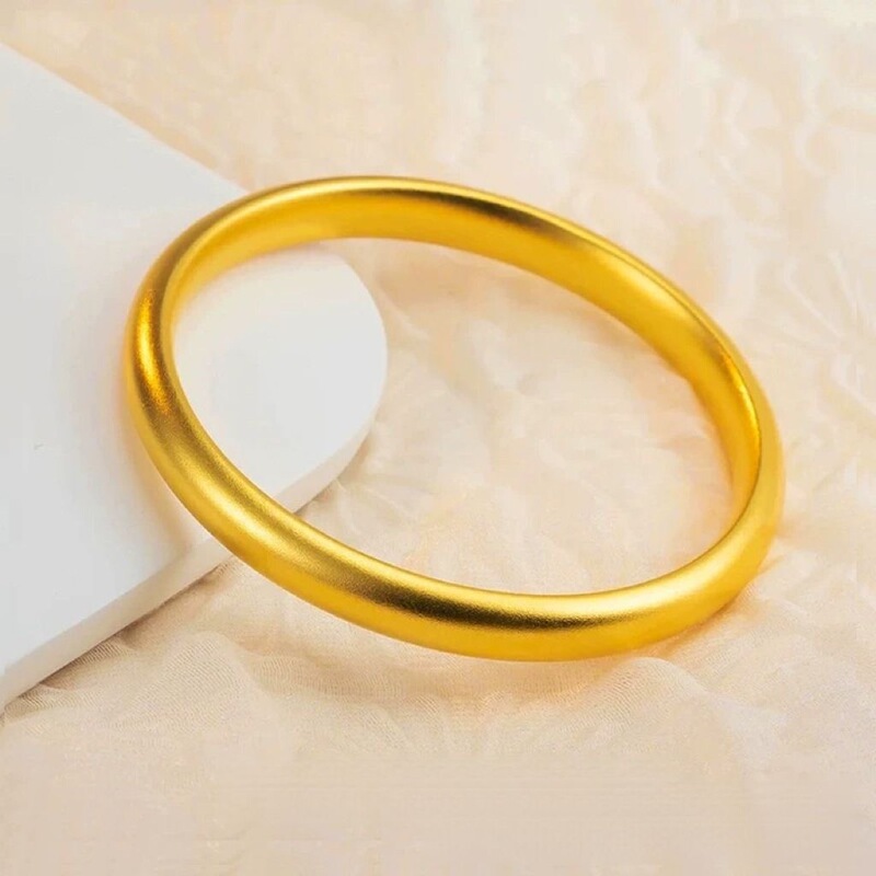 Vietnamese Ancient Gold-Plated Bracelet with a Wide, Seamless, Solid Design in an Artistic Retro Style
