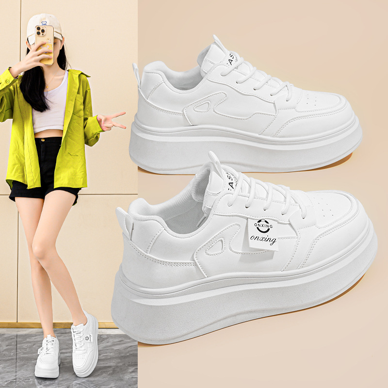 Pequeños zapatos blancos para mujeres 2025 primavera nuevos zapatos de tablero transpirables para mujeres ins coreanos zapatos deportivos de suela gruesa zapatos casuales