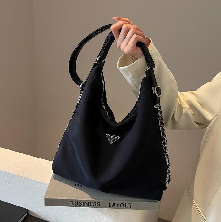 Bolsa de gran capacidad para mujeres 2024 nueva mochila multifuncional de tres usos, sensación de alto nivel, mochila de hombro para viajes casuales versátiles.