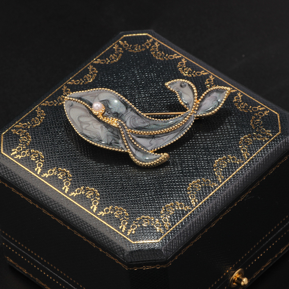 12g Weight Brooches Classification Holiday, Daily Occasion Zinc alloy Material Dolphin Pattern All Seasons Season Women's Gender Enamel Design Simple Style Style Simple Style Pin Dolphin Zinc Alloy Enamel Women's Brooches 11