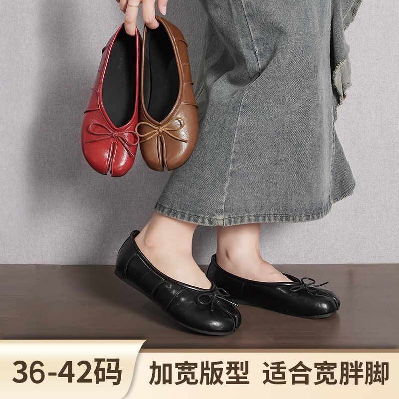 018-5 Plus Size Retro High Heel Wide Foot Flat Shoes for Women, Slip-On Women's Shoes with Bow and Split Toe Design