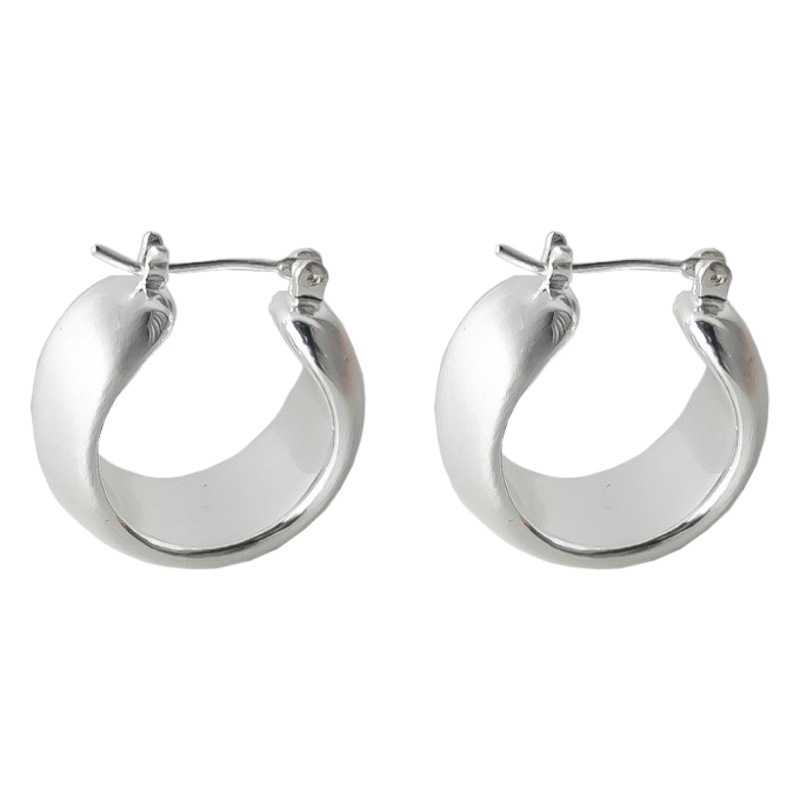 Pendientes de aro gruesos cepillados hechos a mano para mujer, simples y versátiles, pendientes retro personalizados de alta gama, mujeres de moda para viajeros diarios