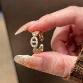 戒指;项链;手链