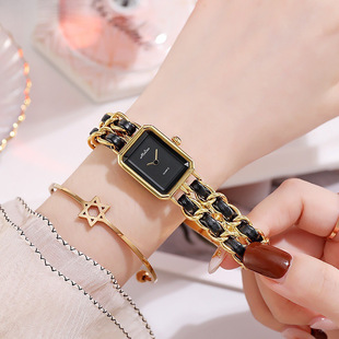 ����С���й��ֱ�ͬ��Ů�������r�b���W�tֱ��С�t�����]ʯӢ��