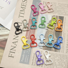 厂家现货塑料龙虾钩糖果彩色亚克力 DIY玩具饰品钥匙鱼嘴转钩狗扣