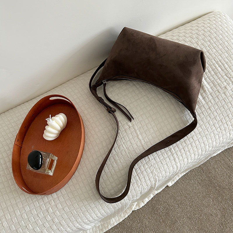 벨벳 커피 컬러