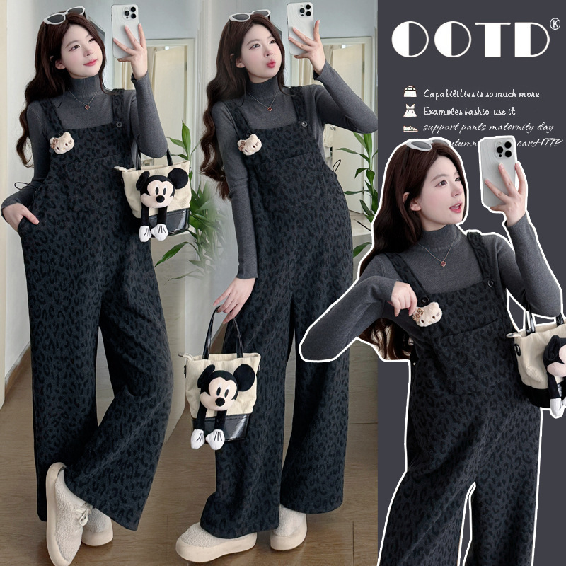 Pregnant Women's 2025 Autumn and Winter New Leopard Print Detachable Fleece-Lined Overalls + Knitted Top Stylish and Cute Set