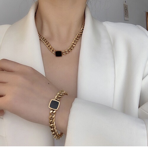 European and American personality exaggerated titanium steel thick chain necklace Internet celebrity versatile ins hip-hop black square clavicle chain necklace for women