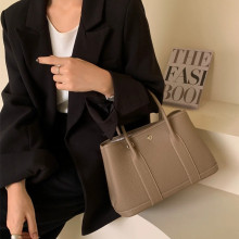 ���Sֱ�N2024���ذ�ţƤŮ���μ�б�绨�@�������ُ���ˮͰ��