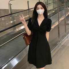 大きいサイズの黒いワンピースの女性の夏の高級感の気質のスカートの韓国版の太っているmmは腹を遮ってやせているa字の長いスカートを現します。