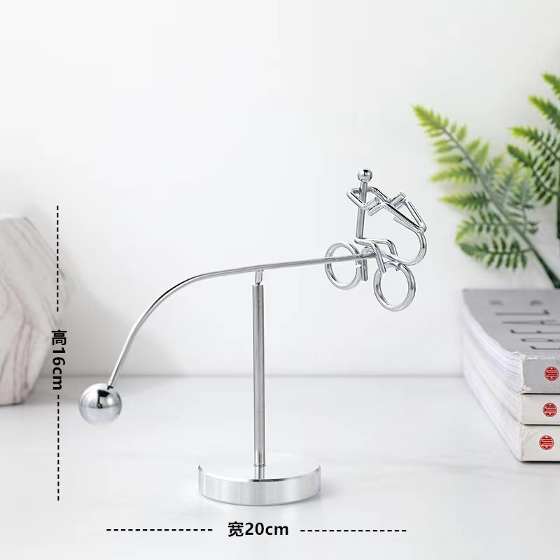 Adorno metálico de equilibrio tipo Iron Man — decoración creativa para escritorio o regalo escolar y de cumpleaños