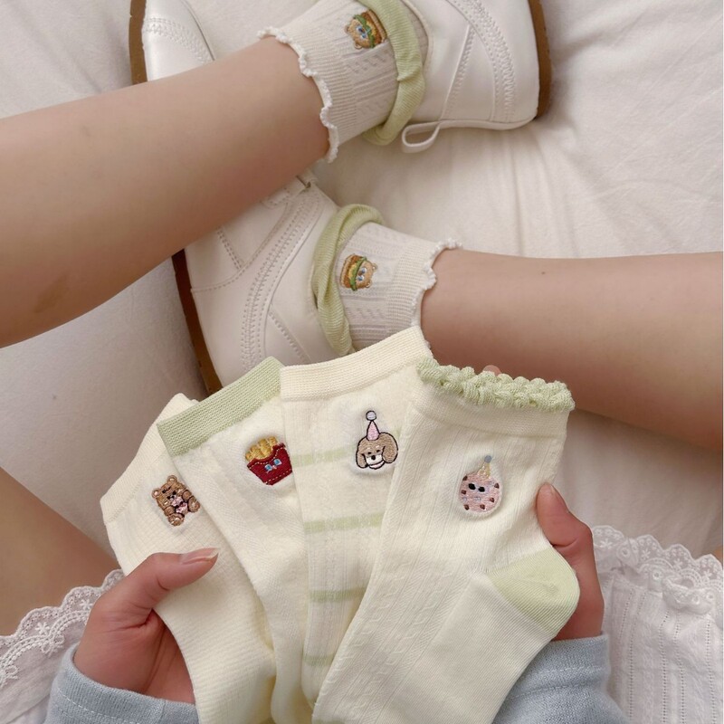 Women's Mid-Calf Socks, Summer Thin Style, White and Green Color Combination, Fresh and Breathable, Seamless, Cool, Anti-Pilling, Versatile Short Socks Women's Mid-Calf Socks, Summer Thin Style, White and Green Color Combination, Fresh and Breathable, Seamless, Cool, Anti-Pilling, Versatile Short Socks