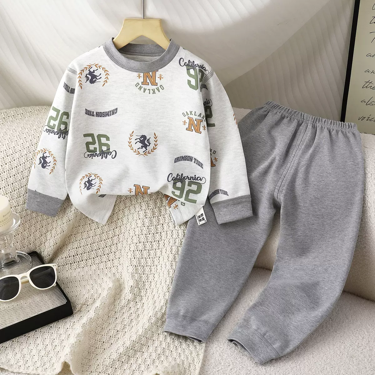 儿童秋冬新款睡衣套装保暖内衣家居服男女童卡通无骨舒绒棉跨境款