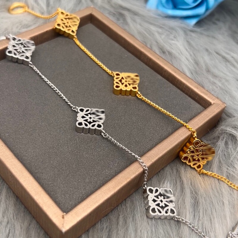 2024 New High-End Manufacturer Wholesale Lowe's Bracelet Women's Light Luxury High-End Retro Square Pendant Bracelet