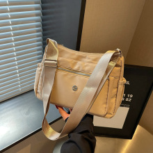 女士轻便尼龙牛津布新款多隔层单肩包大容量休闲旅行收纳斜挎包女