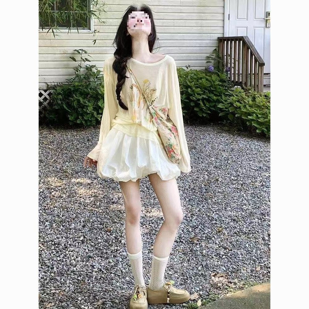 Salt-Based Age-Reducing Fresh Printed Long-Sleeve T-Shirt for Women + Floral Bud Skirt Autumn and Winter Student Loose Base Set Trendy